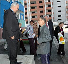 12 сентября 2006 г., Барнаул   Посещение В.Колгановым строящихся объектов социального назначения 