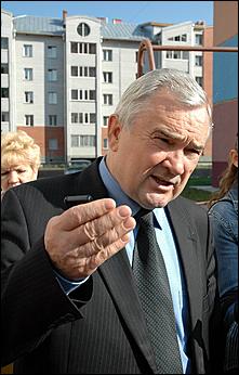 12 сентября 2006 г., Барнаул   Посещение В.Колгановым строящихся объектов социального назначения 