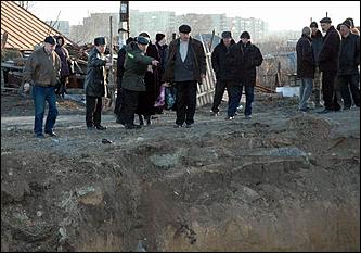 Обрушение водяного коллектора <br>06.04.06 г.Барнаул   <P><FONT style="BACKGROUND-COLOR: #e0dfe3" size=3></FONT>&nbsp;</P>