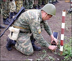 16 августа 2006 г., Алейск   Плановые занятия воинов-контрактников 122-ой алейской мотострелковой дивизии.