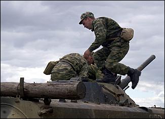 16 августа 2006 г., Алейск   Плановые занятия воинов-контрактников 122-ой алейской мотострелковой дивизии.