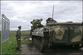 16 августа 2006 г., Алейск   Плановые занятия воинов-контрактников 122-ой алейской мотострелковой дивизии.