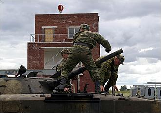 16 августа 2006 г., Алейск   Плановые занятия воинов-контрактников 122-ой алейской мотострелковой дивизии.