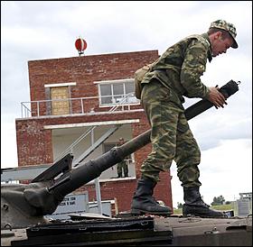 16 августа 2006 г., Алейск   Плановые занятия воинов-контрактников 122-ой алейской мотострелковой дивизии.