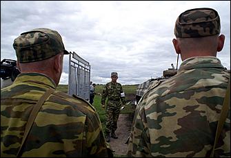 16 августа 2006 г., Алейск   Плановые занятия воинов-контрактников 122-ой алейской мотострелковой дивизии.