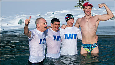 11 февраль 2016 г., Барнаул © Амител Вячеслав Мельников   ЛДПР провела в Барнауле ледяной заплыв против роста цен на лекарства