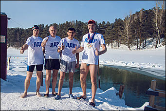 11 февраль 2016 г., Барнаул © Амител Вячеслав Мельников   ЛДПР провела в Барнауле ледяной заплыв против роста цен на лекарства