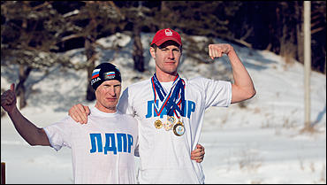 11 февраль 2016 г., Барнаул © Амител Вячеслав Мельников   ЛДПР провела в Барнауле ледяной заплыв против роста цен на лекарства