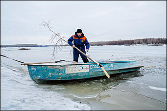 23 март 2016 г., Барнаул © Амител Вячеслав Мельников   Фоторепортаж на реке Обь. МЧС проверило толщину льда.   