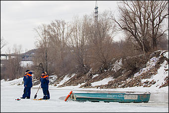 23 март 2016 г., Барнаул © Амител Вячеслав Мельников   Фоторепортаж на реке Обь. МЧС проверило толщину льда.   