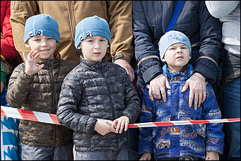 30 апрель 2016 г., Барнаул   Противостояние огня и пены. МЧС устроило шоу на площади Победы