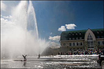 30 апрель 2016 г., Барнаул   Противостояние огня и пены. МЧС устроило шоу на площади Победы