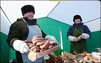 18 февраля, Новотырышкино   22 тысячи блинов и масленичный столб: как Масленица выгоняла зиму на Алтае