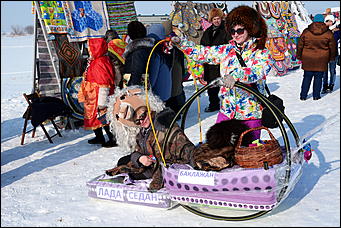 18 февраля, Новотырышкино   22 тысячи блинов и масленичный столб: как Масленица выгоняла зиму на Алтае