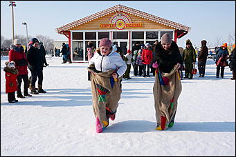 18 февраля, Новотырышкино   22 тысячи блинов и масленичный столб: как Масленица выгоняла зиму на Алтае