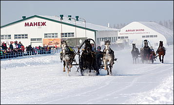 18 февраля, Новотырышкино   22 тысячи блинов и масленичный столб: как Масленица выгоняла зиму на Алтае