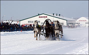 18 февраля, Новотырышкино   22 тысячи блинов и масленичный столб: как Масленица выгоняла зиму на Алтае