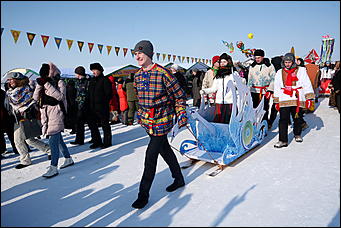 18 февраля, Новотырышкино   22 тысячи блинов и масленичный столб: как Масленица выгоняла зиму на Алтае