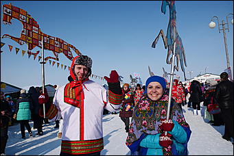 18 февраля, Новотырышкино   22 тысячи блинов и масленичный столб: как Масленица выгоняла зиму на Алтае