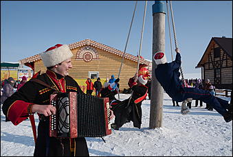 18 февраля, Новотырышкино   22 тысячи блинов и масленичный столб: как Масленица выгоняла зиму на Алтае