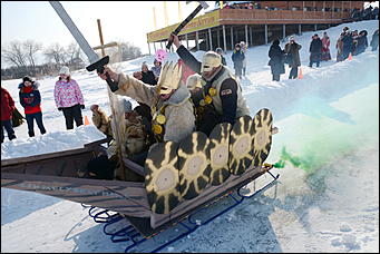 18 февраля, Новотырышкино   22 тысячи блинов и масленичный столб: как Масленица выгоняла зиму на Алтае