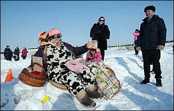 18 февраля, Новотырышкино   22 тысячи блинов и масленичный столб: как Масленица выгоняла зиму на Алтае