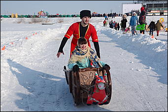 18 февраля, Новотырышкино   22 тысячи блинов и масленичный столб: как Масленица выгоняла зиму на Алтае