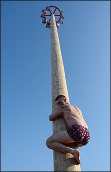 18 февраля, Новотырышкино   22 тысячи блинов и масленичный столб: как Масленица выгоняла зиму на Алтае