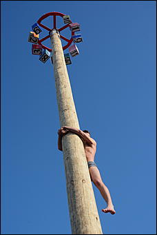 18 февраля, Новотырышкино   22 тысячи блинов и масленичный столб: как Масленица выгоняла зиму на Алтае