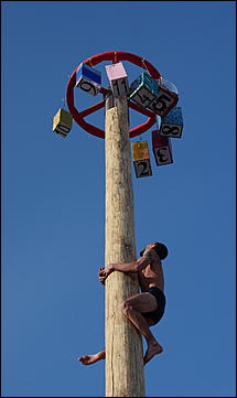 18 февраля, Новотырышкино   22 тысячи блинов и масленичный столб: как Масленица выгоняла зиму на Алтае