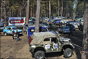 24 апреля 2010 г., Барнаул   "Апрельский кураж" от АКОО «Алтай off road» и  официального дилера Mitsubishi в Алтайском крае - Автоцентра АНТ.