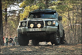 24 апреля 2010 г., Барнаул   "Апрельский кураж" от АКОО «Алтай off road» и  официального дилера Mitsubishi в Алтайском крае - Автоцентра АНТ.