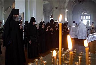 5 июня 2006 г, Барнаул   <P>Прощание с настоятельницей Знаменского женского монастыря</P>