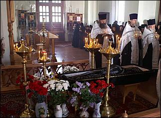 5 июня 2006 г, Барнаул   <P>Прощание с настоятельницей Знаменского женского монастыря</P>