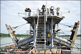 30 июня 2017   Дноуглубительные работы на реке Катунь