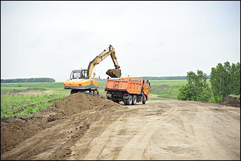 30 июня 2017 Новая подъездная дорога к племенному комплексу ОАО "Промышленный" в Бийском районе