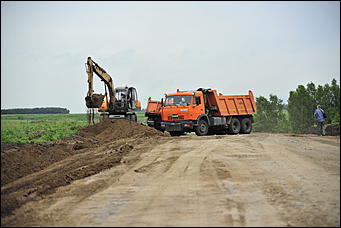 30 июня 2017 Новая подъездная дорога к племенному комплексу ОАО "Промышленный" в Бийском районе
