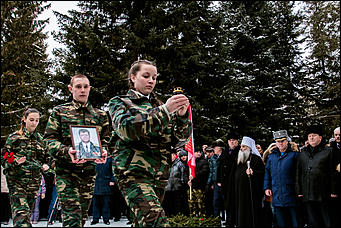 13 февраль 2016 г., Барнаул © Амител Вячеслав Мельников    На родине Героя России Пешкова открыли мемориальную доску с его именем 