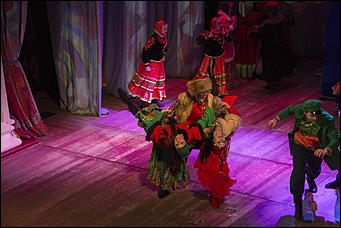 1 декабрь 2016 г., Барнаул   Танцы вместо слов: в филармонии Алтайского края представили спектакль "Петрушка" по знаменитому балету Игоря Стравинского