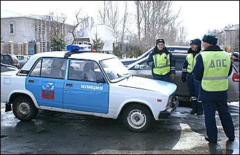 28 марта 2007 г., Барнаул   "Справедливая Россия" провела в Барнауле пикет "Умри, бюрократ"