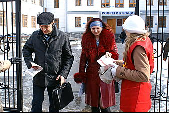 28 марта 2007 г., Барнаул   "Справедливая Россия" провела в Барнауле пикет "Умри, бюрократ"