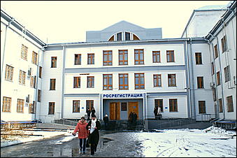 28 марта 2007 г., Барнаул   "Справедливая Россия" провела в Барнауле пикет "Умри, бюрократ"