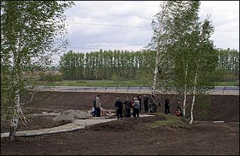 26 мая 2006 г, с. Плешково   Строительство мемориала на месте гибели Михаила Евдокимова