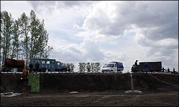 26 мая 2006 г, с. Плешково   Строительство мемориала на месте гибели Михаила Евдокимова