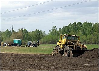 26 мая 2006 г, с. Плешково   Строительство мемориала на месте гибели Михаила Евдокимова