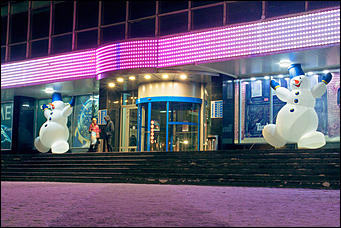 9 декабря 2015 г    Предновогодний Барнаул: как украшают столицу Алтайского края