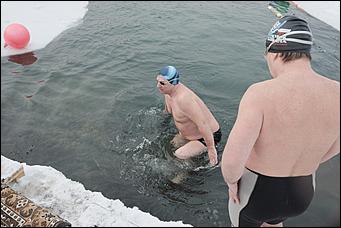 24 февраля Вячеслав Мельников   Ледяной заплыв: моржи Барнаула провели чемпионат в честь Дня защитника Отечества 