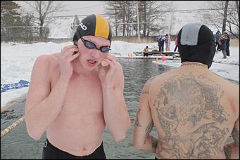 24 февраля Вячеслав Мельников   Ледяной заплыв: моржи Барнаула провели чемпионат в честь Дня защитника Отечества 