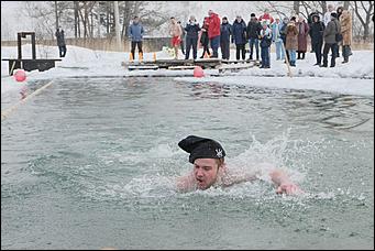 24 февраля Вячеслав Мельников   Ледяной заплыв: моржи Барнаула провели чемпионат в честь Дня защитника Отечества 