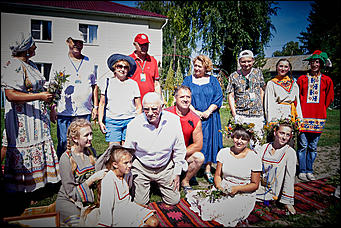 23 июля, село Сростки    Жара и модная шляпка Светличной. Как закрывали Шукшинский кинофестиваль?